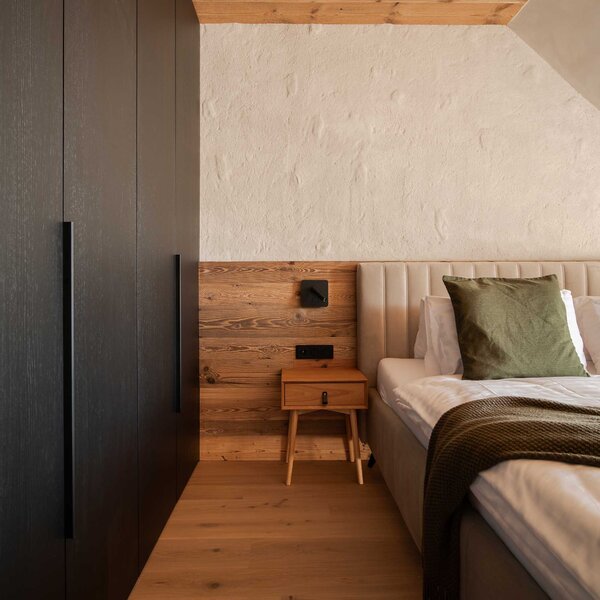 Ambient reading spot LED nástěnné svítidlo s USB Černá