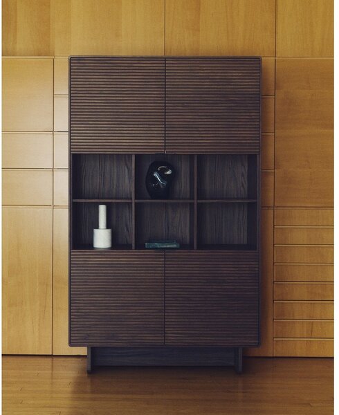 Tmavě hnědá skříň v dekoru ořechu 100x163x40 cm Norlen – Kave Home