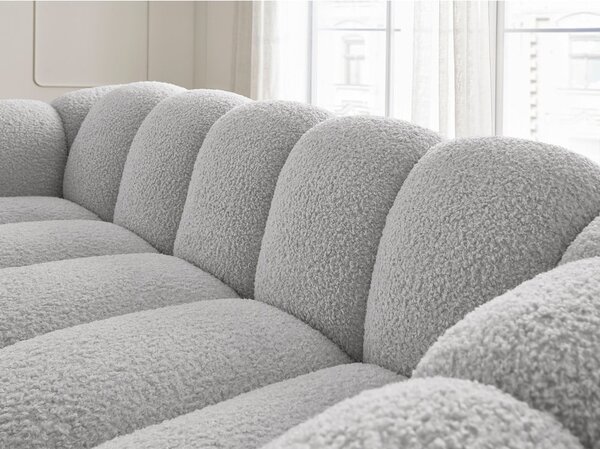 Světle šedá pohovka z textilie bouclé 232 cm Hippolyte – Bobochic Paris