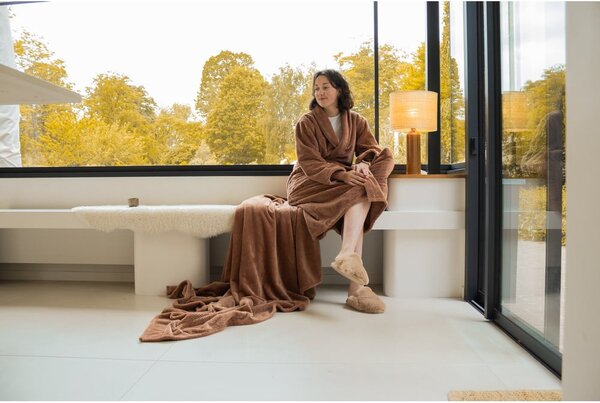 Hnědá deka z mikroplyše 150x200 cm Pippa – Tiseco Home Studio