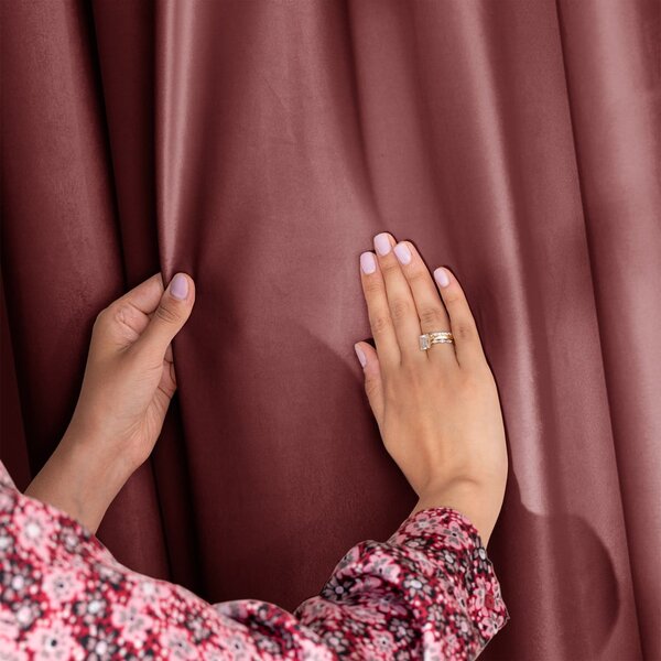 Růžový sametový dimout závěs 140x245 cm Eyelets – Restilo