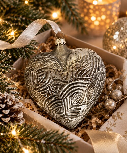Skleněná vánoční ozdoba Srdce 11 × 9 cm šedostříbrná Á LA MAISON
