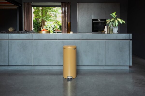 Nášlapný ocelový odpadkový koš ve zlaté barvě 30 l NewIcon – Brabantia