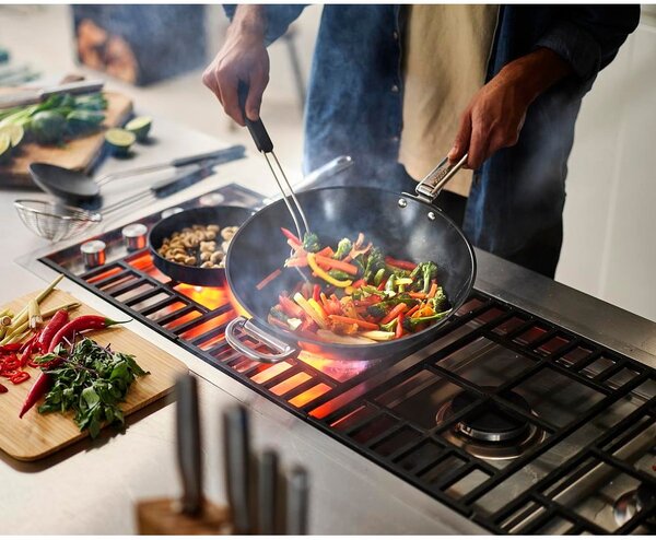 Wok pánev s keramickým povrchem ø 32 cm Space – Joseph Joseph
