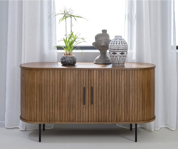 Hnědá nízká komoda v dekoru dubu s posuvnými dveřmi 140x76 cm Nola – Unique Furniture