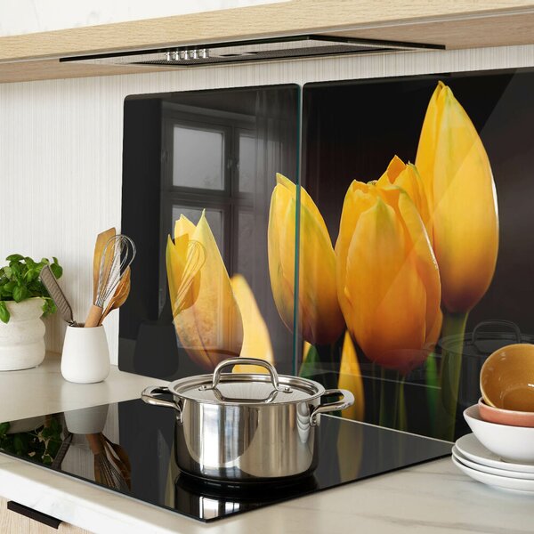 Krájecí prkénko skleněné Žluté tulipány na černém pozadí ddk-nr-wm-00006371