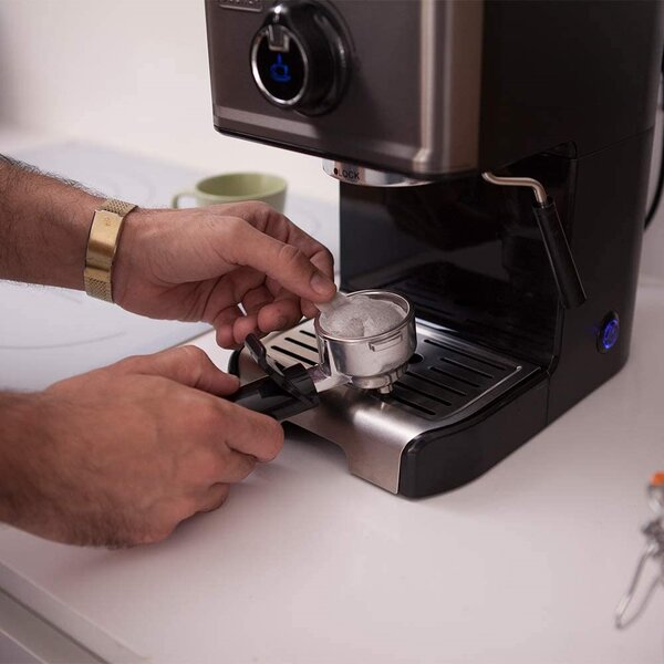 Baňkový kávovar Black+Decker BXCO1200E
