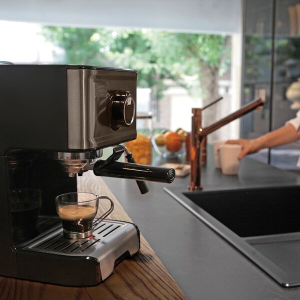 Baňkový kávovar Black+Decker BXCO1200E