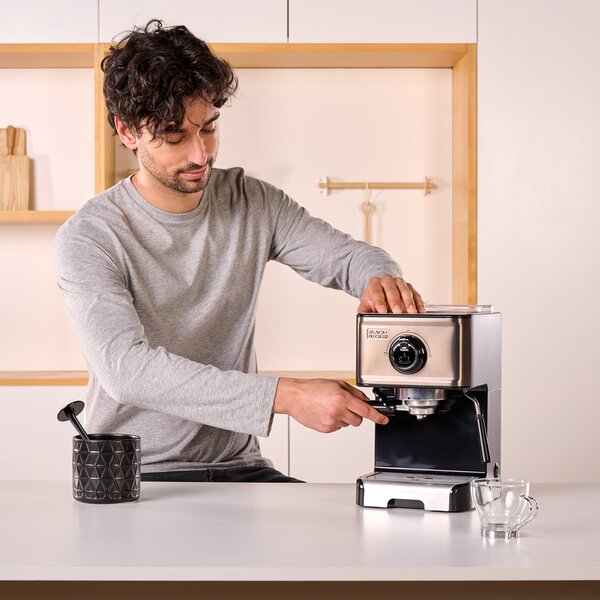 Baňkový kávovar Black+Decker BXCO1200E