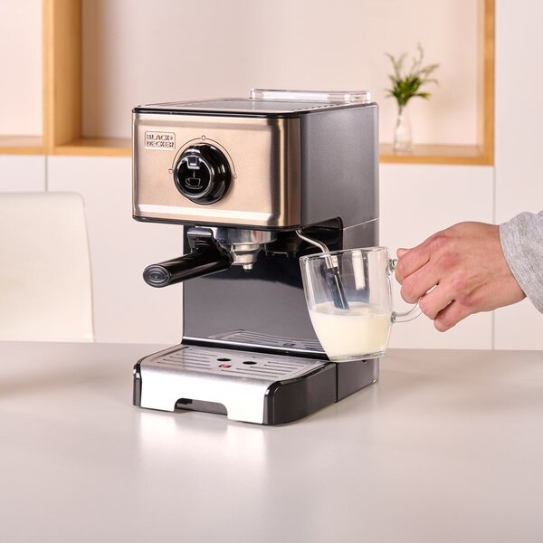 Baňkový kávovar Black+Decker BXCO1200E
