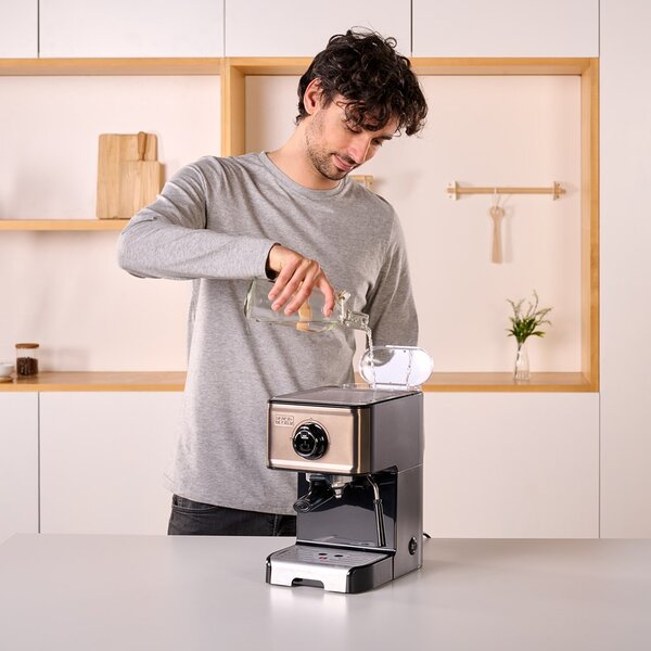 Baňkový kávovar Black+Decker BXCO1200E