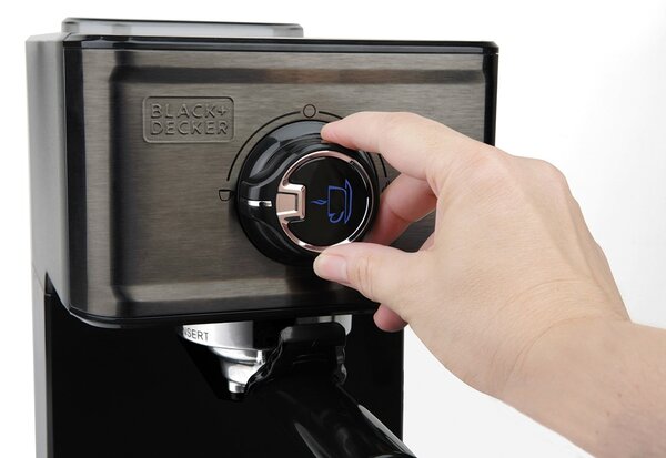 Baňkový kávovar Black+Decker BXCO1200E