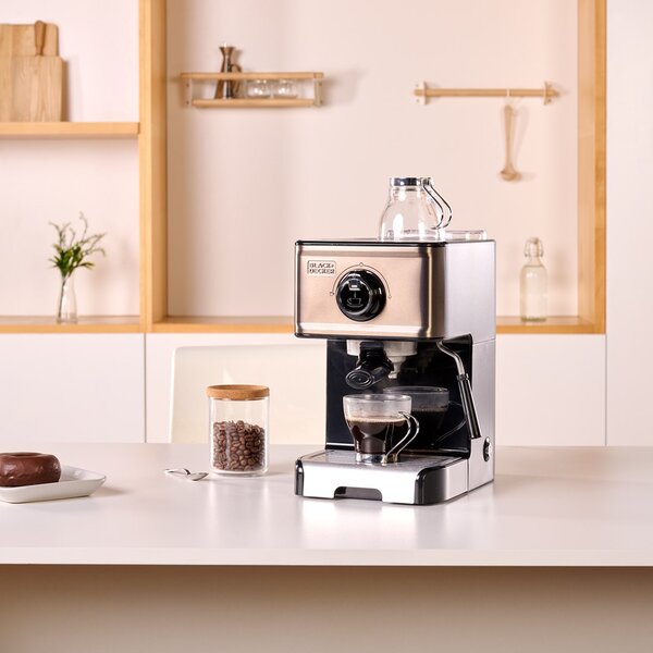 Baňkový kávovar Black+Decker BXCO1200E