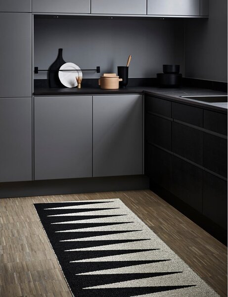 Černo-bílý vnitřní a venkovní běhoun 70x150 cm Vivi Black – Pappelina