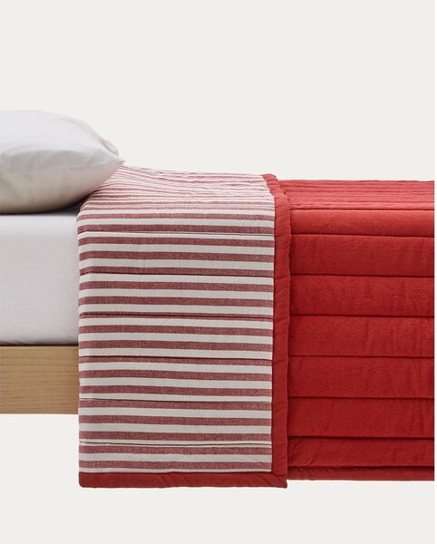 Červený prošívaný přehoz z Bio bavlny 180x240 cm Sini – Kave Home