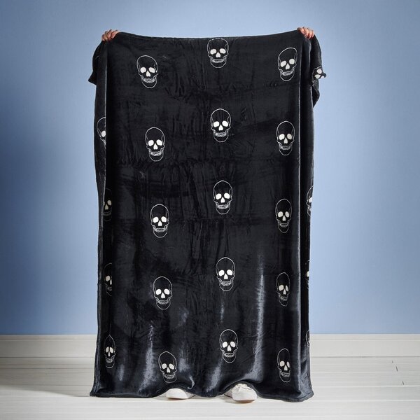 Tmavě šedá dětská deka z mikroplyše 130x170 cm Skulls – Catherine Lansfield