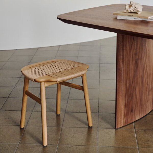 Dubová stolička s výpletem Kave Home Enit 43 cm