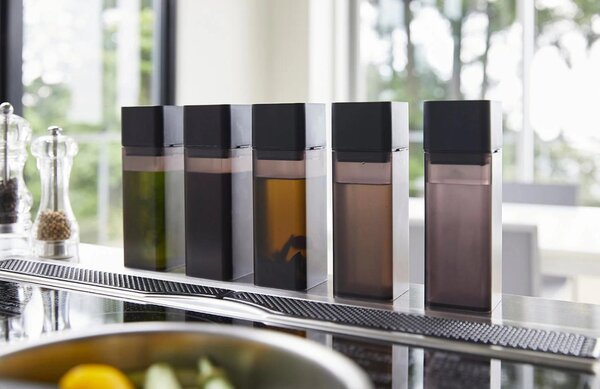 Černá plastová láhev na olej Yamazaki Tower 250 ml