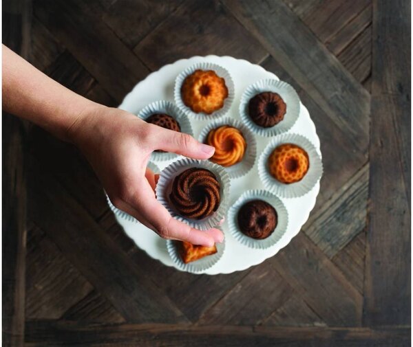 Nordic Ware Forma na 12 mini bábovek zlatá 85677