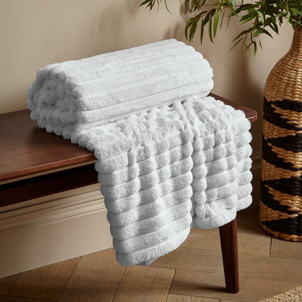Bílá deka z mikroplyše 130x170 cm Cosy Ribbed – Catherine Lansfield