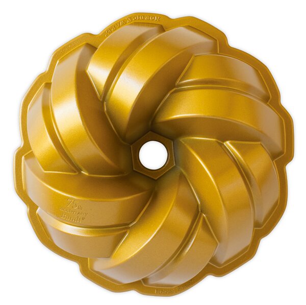 Nordic Ware forma na bábovku 75. Anniversary Propletená zlatá 2,84 l 95577