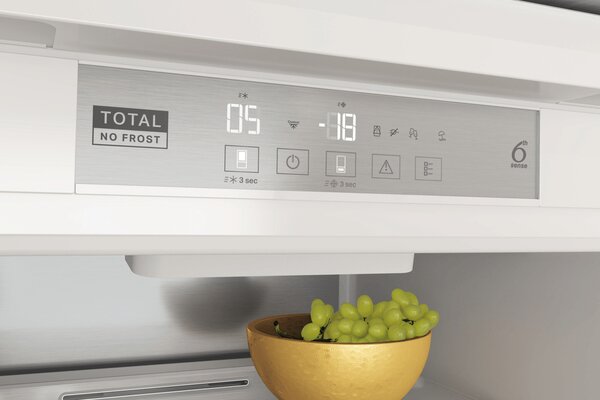 Vestavná chladnička Whirpool Whirlpool WHC18 T574 P (C)