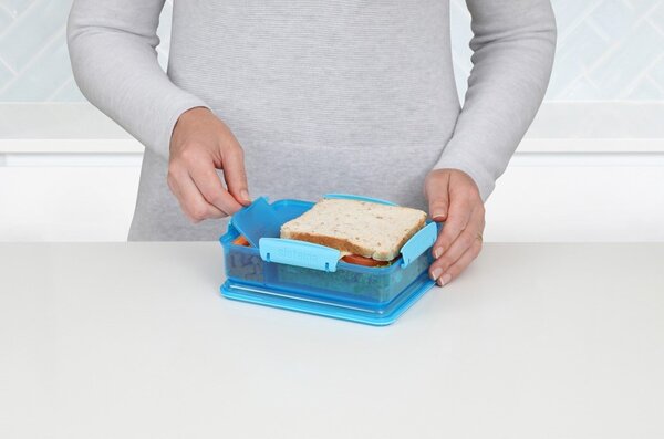Sistema Dělený svačinový box Lunch Snack Attack Duo s 2 oddělenými přihrádkami 975 ml, modrá