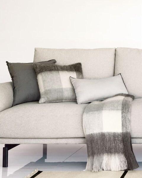 Povlak na polštář s příměsí vlny 45x45 cm Catarina – Kave Home