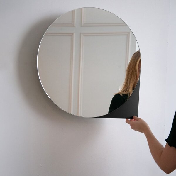 Černá kovová závěsná/se zrcadlem koupelnová skříňka 55x55 cm Sonnet – Spinder Design