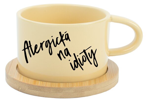 ALERGICKÁ NA IDIOTY - žlutý hrníček makronka 200 ml