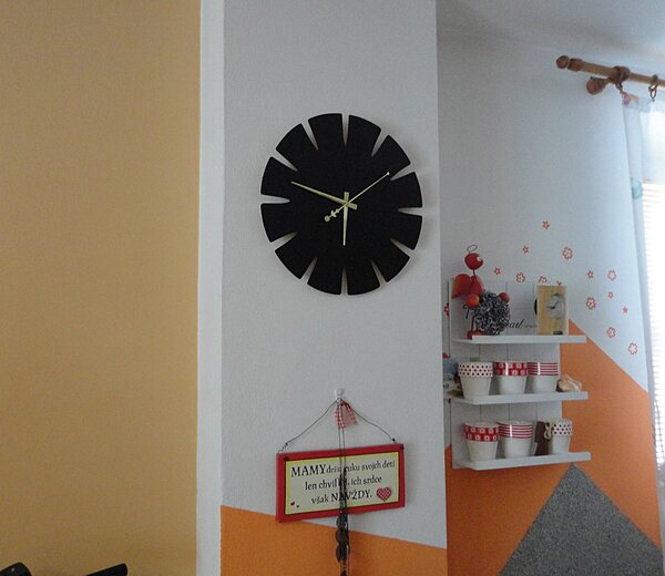 Dřevěné hodiny na zeď, stylový dárek do interiéru - SPECTRA: Černé ručičky HDF - černá 30 cm 3733-34743 HDFK0011