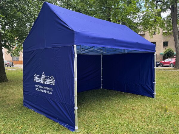 TENTino SET - Nůžkový párty stan 3x4,5 m GABLED s jednostranným potiskem Typ konstrukce: GABLED, Rozsah potisku: střecha + 3x boční strana, Plachtovina - gramáž: polyester 230 g/m2
