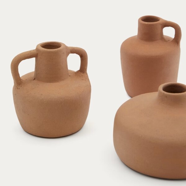 Set tří terakotově červených váz Kave Home Sofra 6/8/8 cm