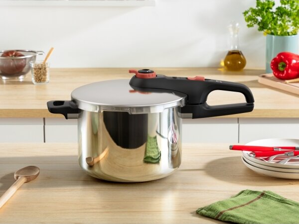 Tefal - Tlakový hrnec 6 l SECURE TRENDY + sada 5 ks INGENIO EMOTION