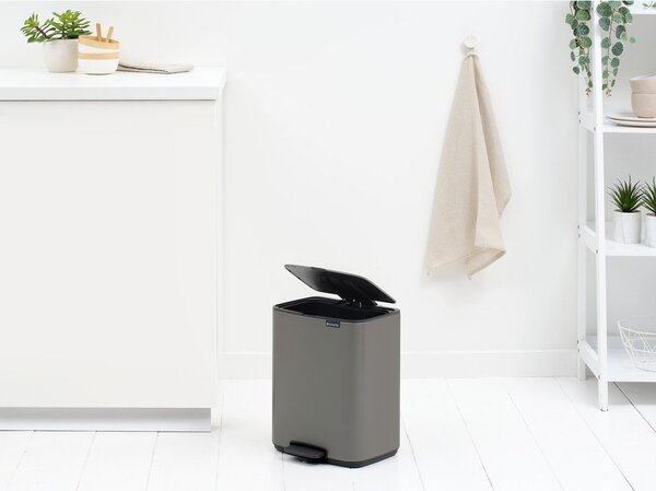 Šedý nášlapný ocelový odpadkový koš 12 l Bo – Brabantia