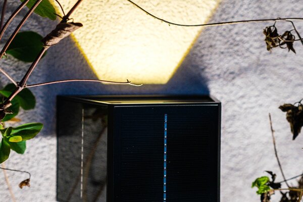 Venkovní solární nástěnné LED osvětlení IMMAX WALL-3 se světelným čidlem, 2W