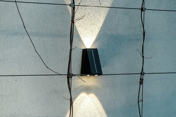 Venkovní solární nástěnné LED osvětlení IMMAX WALL-4 se světelným čidlem, 2W