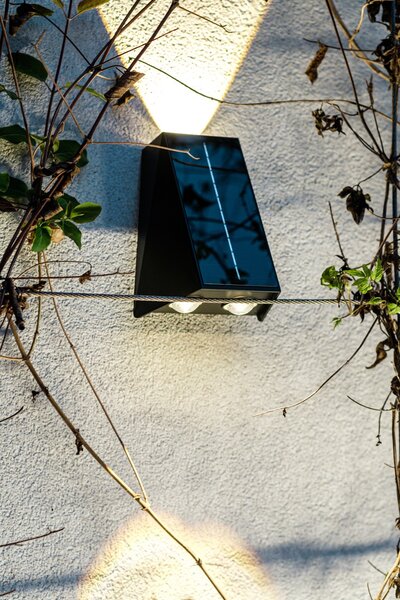 Venkovní solární nástěnné LED osvětlení IMMAX WALL-4 se světelným čidlem, 2W