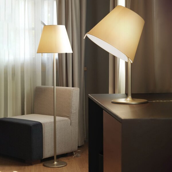 Stolní lampa Artemide, Melampo, Béžová, Obývací pokoj, Tkanina / Textil, Design
