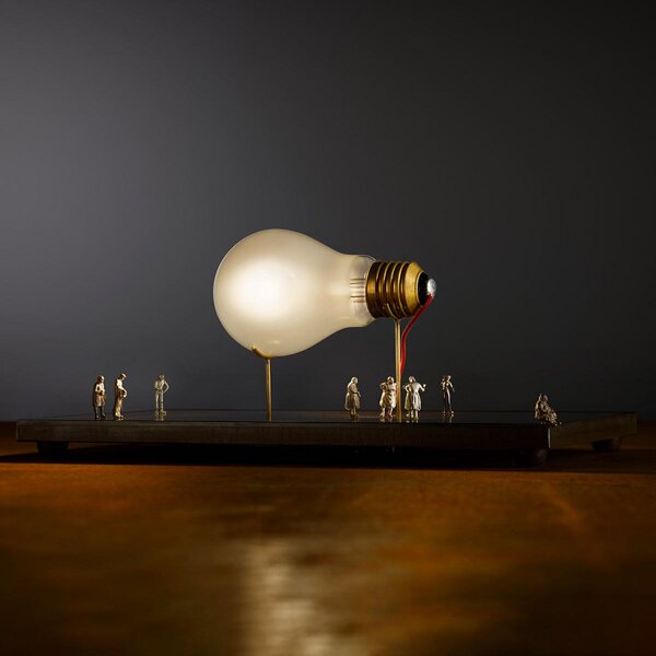Stolní lampa Ingo Maurer, I Ricchi Poveri Monument, stmívatelné, Černá, Obývací pokoj, Kov, Design