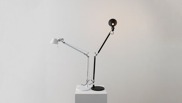 Artemide stolní LED lampa Tolomeo 10 W 3000K stmívatelná s čidlem přítomnosti bez podstavce