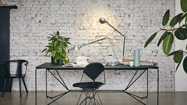 Artemide stolní LED lampa Tolomeo 10 W 3000K stmívatelná s čidlem přítomnosti bez podstavce