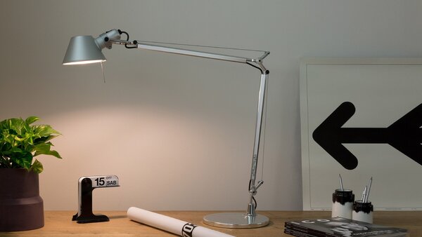 Artemide stolní LED lampa Tolomeo 10 W 3000K stmívatelná s čidlem přítomnosti bez podstavce