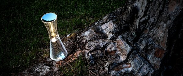 Artemide stolní LED svítidlo Come Together 2,4 W 2700K bílá, dobíjecí