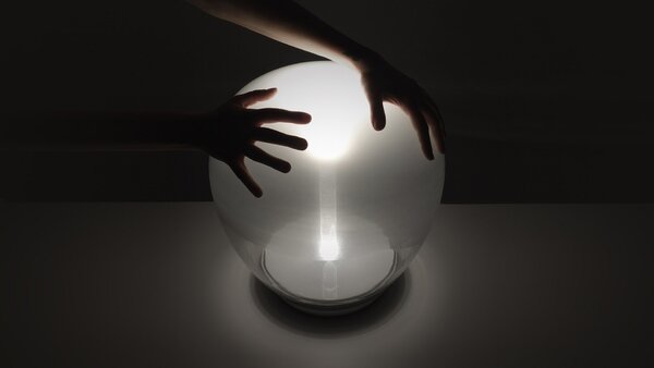 Artemide stolní lampa Empatia 16 LED 11 W 3000K stmívatelná