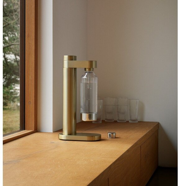 Výrobník sody z nerezové oceli v mosazné barvě Brus – Stelton
