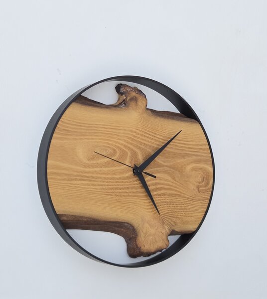 Dřevěné hodiny -35cm, přírodní dřevo - akát, černý kovový rám (35B25)