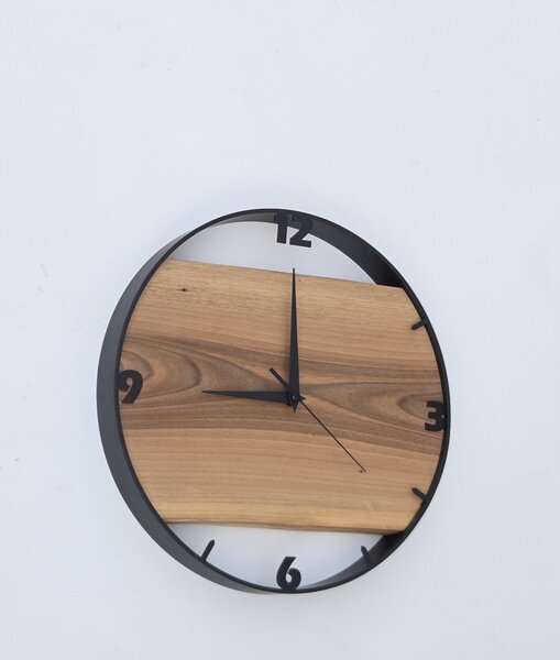 Dřevěné hodiny -35cm, přírodní dřevo - ořech, černý kovový rám (35B30)