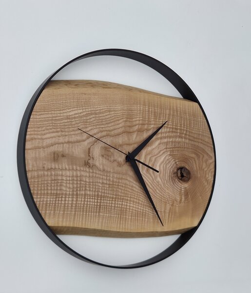 Dřevěné hodiny -45cm, přírodní dřevo - jasan, černý kovový rám (45B44)