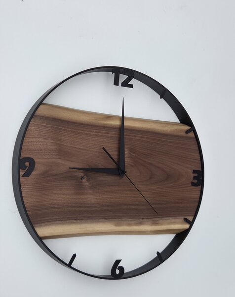 Dřevěné hodiny -45cm, přírodní dřevo - ořech, černý kovový rám (45B50)